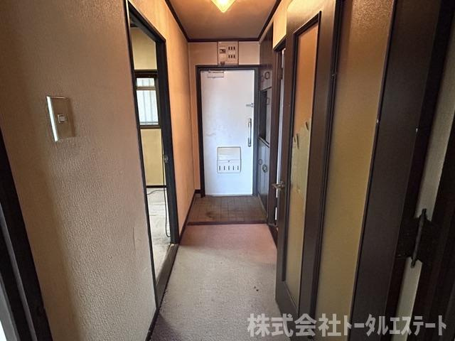 ロイヤルコーポランド上田中の玄関