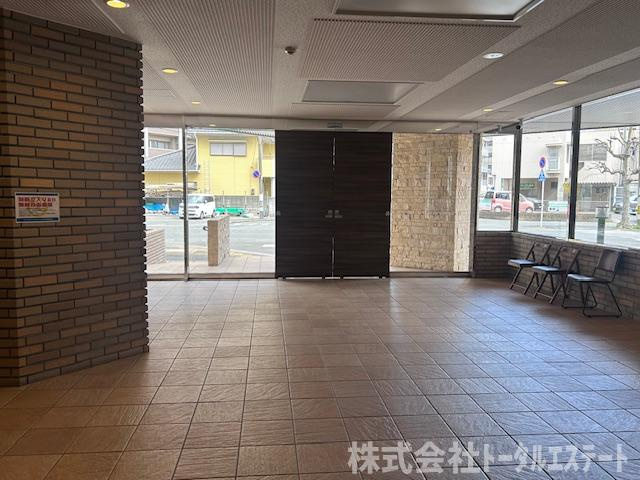ロイヤルコーポランド上田中のエントランス