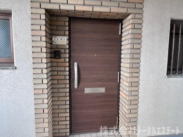 ロイヤルコーポランド上田中の玄関