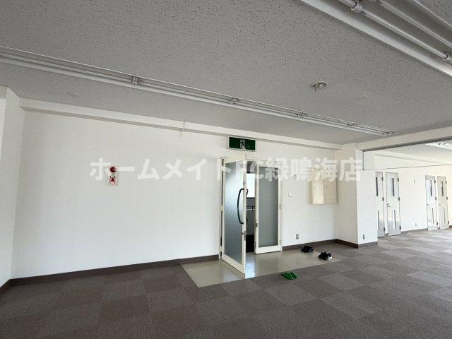 サイエンスビル(縦列P4台込)のロビー