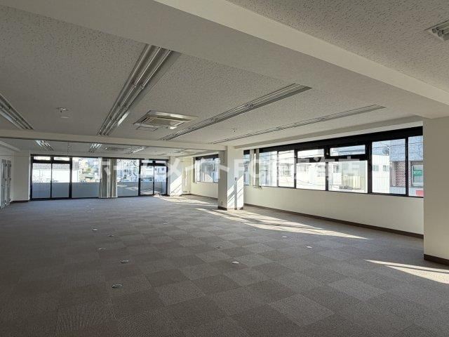 サイエンスビル(縦列P4台込)のロビー