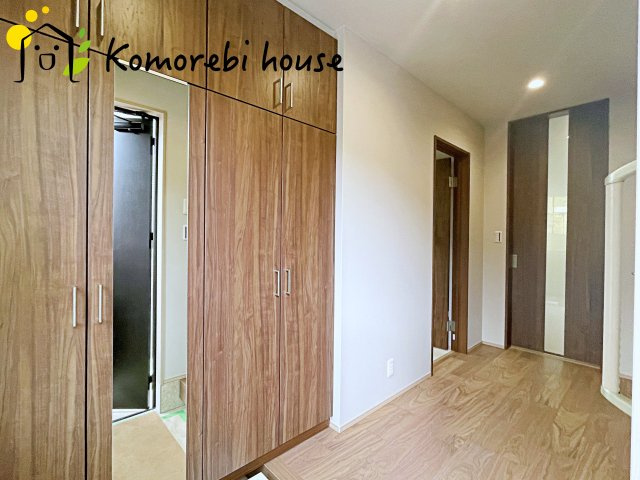 大宮大和田　2期　新築一戸建て　グリーンガーデン　01の玄関|きれいな玄関です