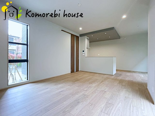 大宮大和田　2期　新築一戸建て　グリーンガーデン　01の居間・リビング|居間です