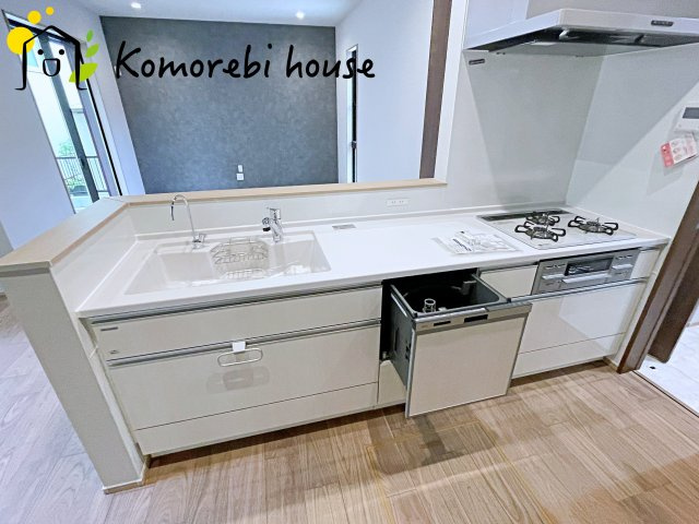 大宮大和田　2期　新築一戸建て　グリーンガーデン　01のキッチン|コンパクトなキッチンで掃除もラクラク