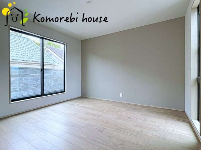 大宮大和田　2期　新築一戸建て　グリーンガーデン　01の寝室|広くて明るい寝室