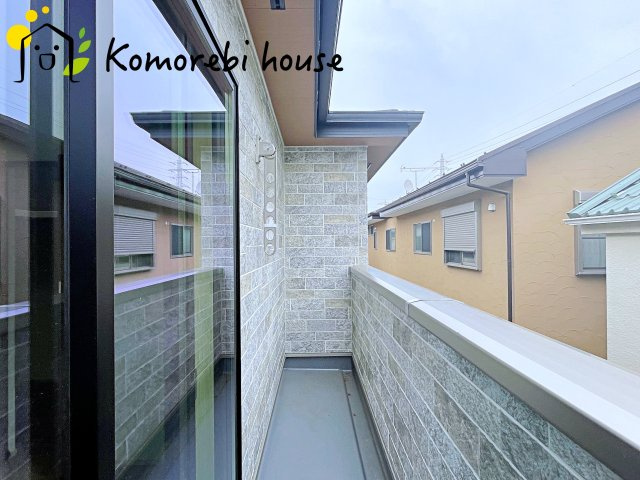 大宮大和田　2期　新築一戸建て　グリーンガーデン　01のバルコニー|広々としたバルコニーです