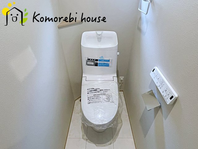 大宮大和田　2期　新築一戸建て　グリーンガーデン　01のトイレ|ゆったりとした空間のトイレです