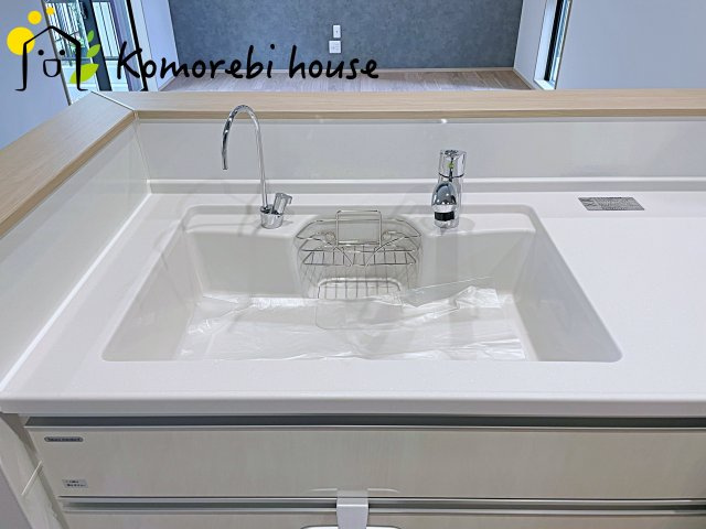 大宮大和田　2期　新築一戸建て　グリーンガーデン　01のキッチン|お料理しやすいキッチンです