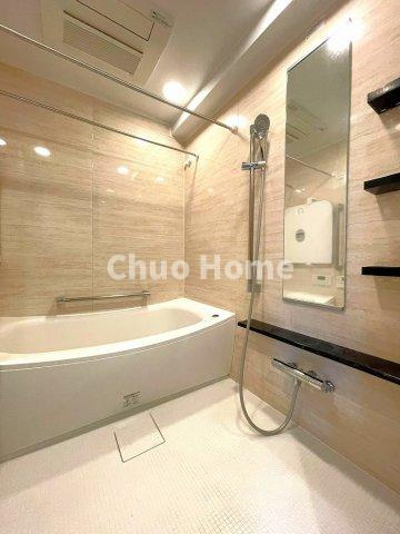 プラウド清澄白河リバーサイドの浴室|【バスルーム】暖房換気乾燥機付きシステムバスルーム。暖房・冷風・換気・乾燥など、毎日を快適に過ごせるうれしい機能が揃っています。雨の日の洗濯物も安心です。