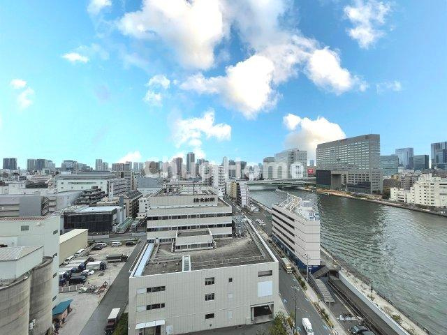 プラウド清澄白河リバーサイドの展望|手を伸ばせば、ふれることが出来そうな環境が、そのままインテリアになったような印象です。その豊かな眺望にふさわしい空間には、通風・採光にも優れ、心地よい光と風があふれています