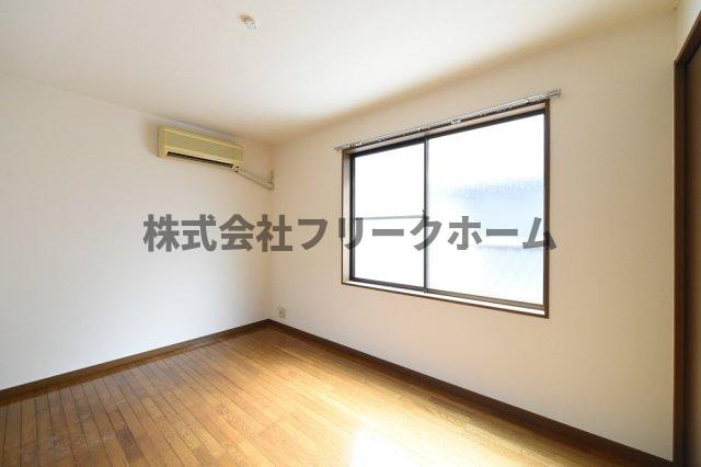 小金井市東町４丁目のアパートの居間・リビング