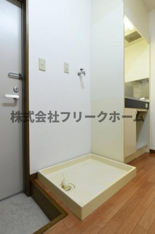 小金井市東町４丁目のアパートの洗面所