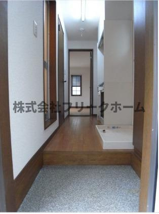 小金井市東町４丁目のアパートの玄関