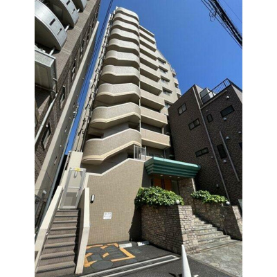 【外観】 | ナビウス新中野 | 鉄骨鉄筋コンクリート造のがっちりとした建物。