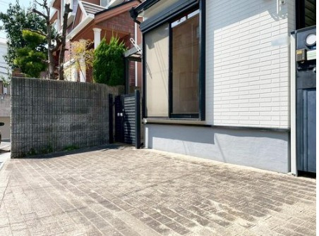 吹田市千里山東1丁目　中古戸建の駐車場