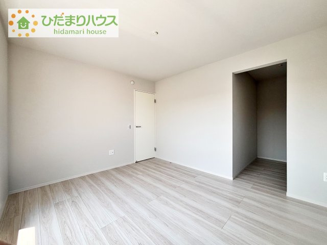 【寝室】 | 取手市本郷2期　新築戸建　2号棟 | 大きなベッドを置いても余裕の広さの主寝室♪
