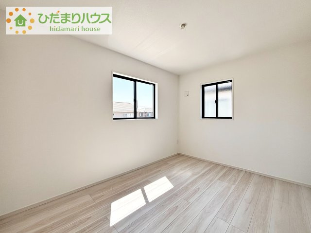 【洋室】 | 取手市本郷2期　新築戸建　2号棟 | 夏場に心地良いひんやり感はフローリングならでは☆彡