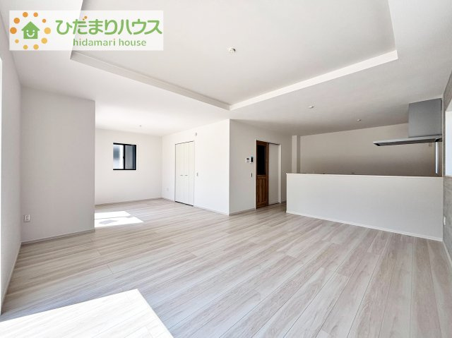 【居間・リビング】 | 取手市本郷2期　新築戸建　2号棟 | お子様が元気に遊べる広々としたリビングです！