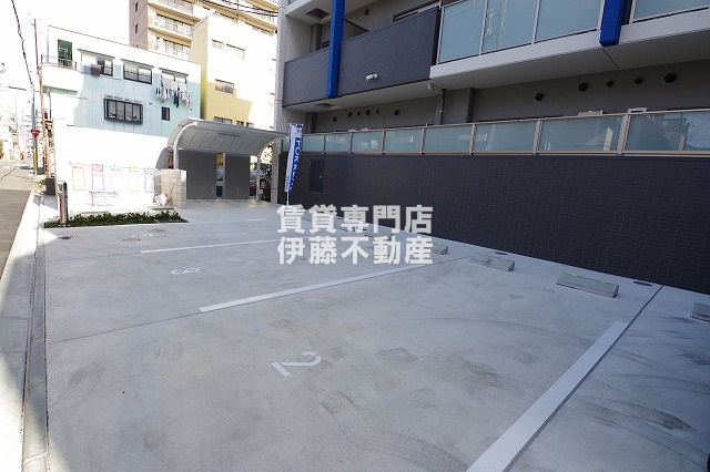 サクシード大曽根の駐車場