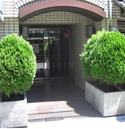 西荻日伸ハイツのエントランス