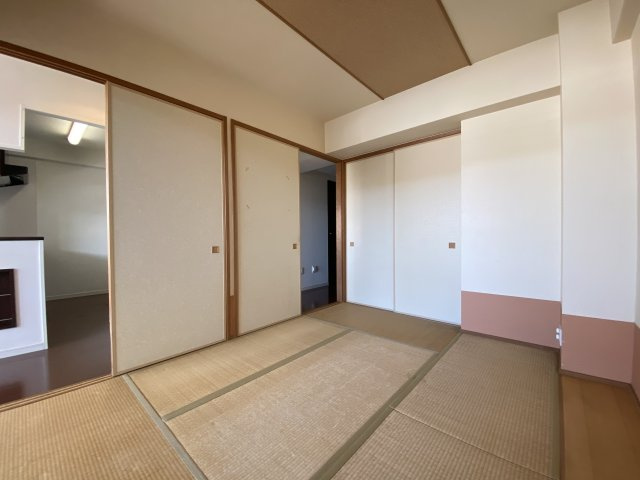 ジェネラスマンション城西の和室|押入れもある和室です。客間としてもお使いいただけます。