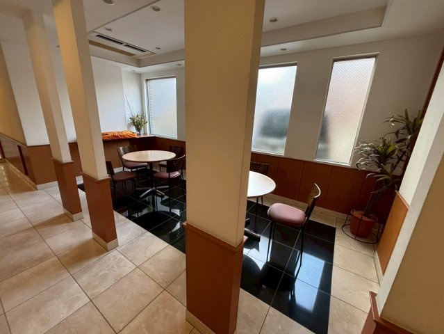 ジェネラスマンション城西のロビー|来客時も安心のロビーです。