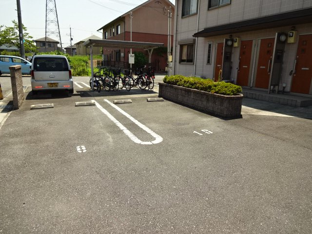 コンフォート高町Ⅱの駐車場