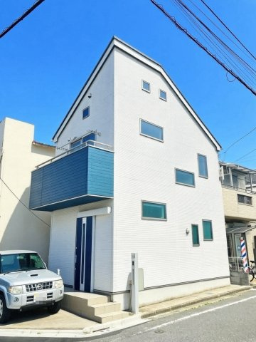 練馬区田柄5丁目　中古戸建の居間・リビング|現地写真

現地ご見学希望・資料請求などお気軽にお問い合わせ下さい！
03-5990-5201