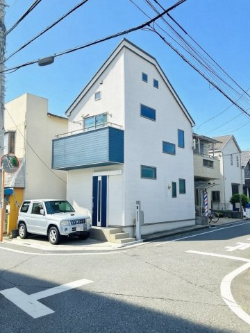 練馬区田柄5丁目　中古戸建のキッチン|現地写真

現地ご見学希望・資料請求などお気軽にお問い合わせ下さい！
03-5990-5201