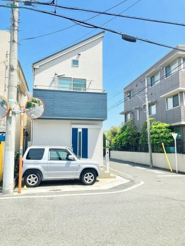 練馬区田柄5丁目　中古戸建の独立洗面台|現地写真

現地ご見学希望・資料請求などお気軽にお問い合わせ下さい！
03-5990-5201