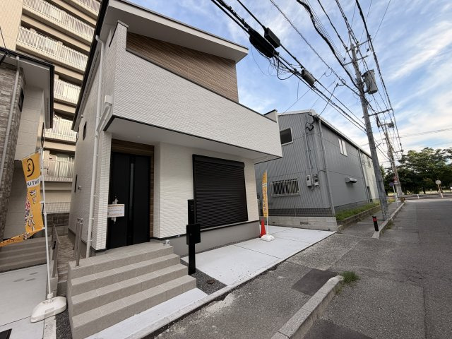 福岡市東区原田３期　3号棟の前面道路含む現地写真