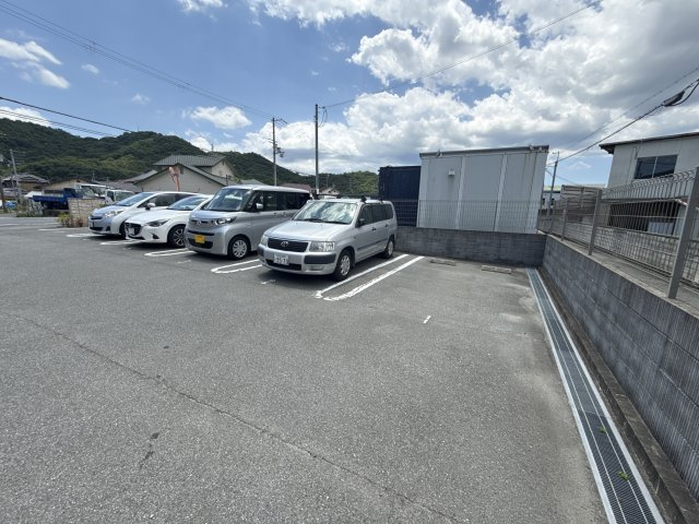 クレールカーサの駐車場