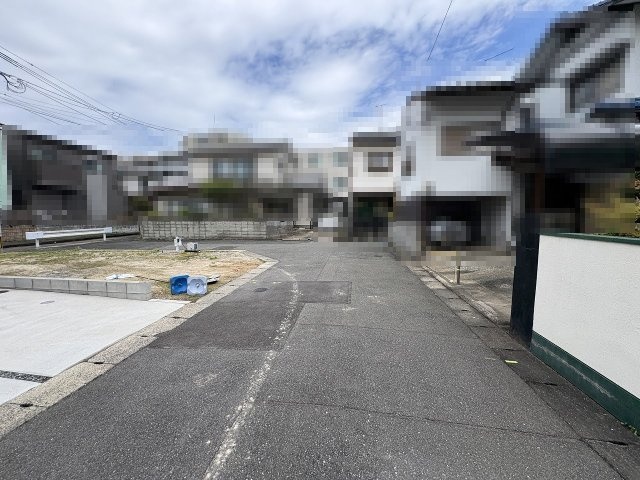 【その他】 | 福岡市早良区原1丁目1期　2号棟（全2棟）【仲介手数料無料・0円】 | 現地写真。前面道路です。