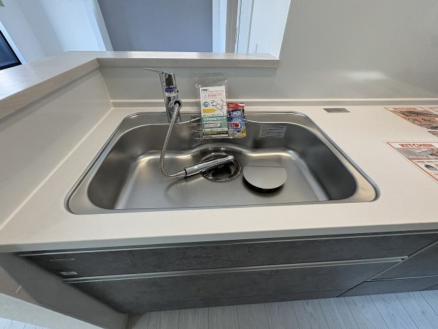 【キッチン】 | 福岡市早良区原1丁目1期　2号棟（全2棟）【仲介手数料無料・0円】 | 施工例。施工例は完成時と異なる場合があります。
