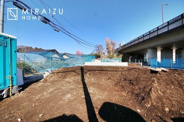 【前面道路含む現地写真】 | 日当たりの良いお家は嬉しいですよね。それぞれ価値観が分かれる箇所です、実際に内覧して日当たりの心地よさをご体感下さいね♪
