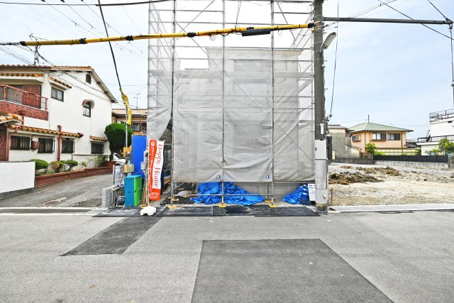 テラシエ東園田町3丁目新築一戸建て│4LDK+駐車駐輪の外観|リビング中心の間取りで家族のコミュニケーションも取りやすく、各居室も十分な広さを確保。
新築ならではの快適性と安心感を兼ね備えたおすすめ物件です。