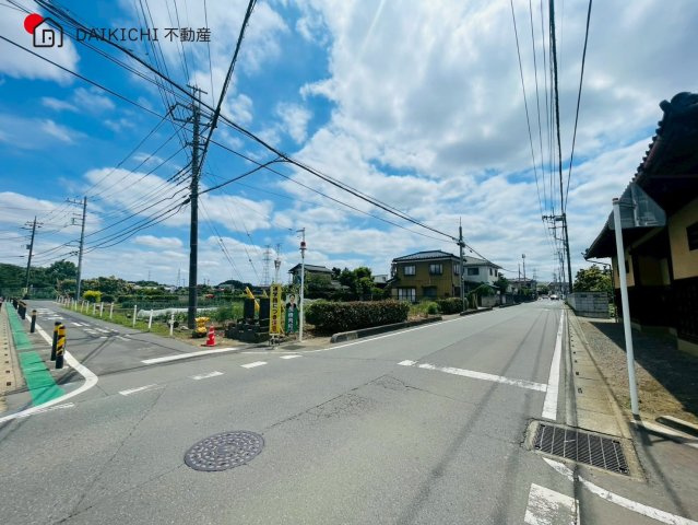 【前面道路含む現地写真】 | 鶴ヶ島市上新田1期　GRACE・TERRACE　新築戸建　全3棟　1号棟