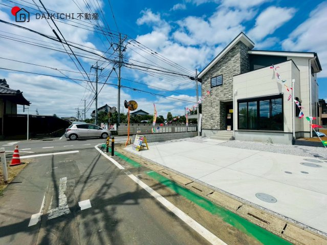 【前面道路含む現地写真】 | 鶴ヶ島市上新田1期　GRACE・TERRACE　新築戸建　全3棟　1号棟
