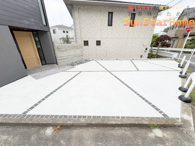 【サンスターホーム】羽村市羽加美3丁目　デザイナーズ新築戸建の駐車場