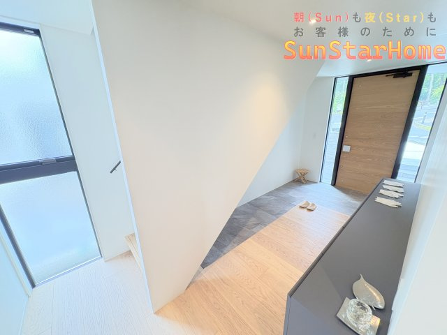 【サンスターホーム】羽村市羽加美3丁目　デザイナーズ新築戸建の玄関