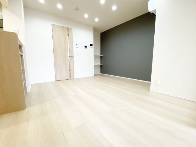 Ｎｏｂｌｅ ｒａｆｆｉｎｅｒ上小町の居間・リビング|12帖のLDKです！