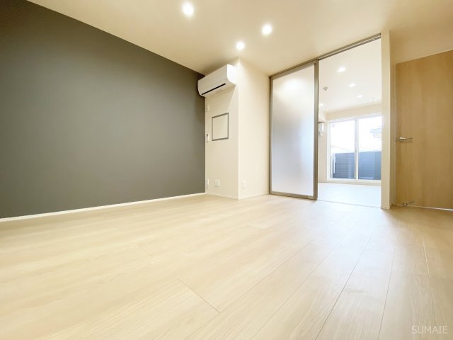 Ｎｏｂｌｅ ｒａｆｆｉｎｅｒ上小町の居間・リビング|きれいなフローリング室内！