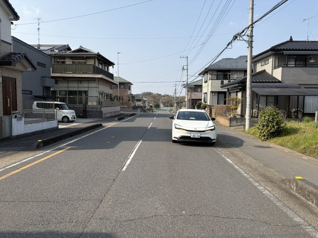 東松山市美原町3丁目6-25 土地48坪の前面道路含む現地写真