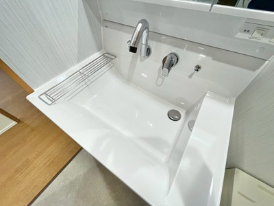 【洗面所】 | カネボウ三ツ池台マンション | エイブル売買事業部では、箕面市・豊中市・吹田市・池田市・茨木市・高槻市の北摂エリア全域で、物件のご紹介を致しております。北摂エリアにて購入物件をお探しの際は、当社までお問合せ下さいませ。