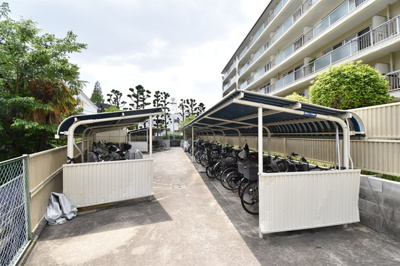 【駐輪場】 | カネボウ三ツ池台マンション | 弊社のファイナンシャルプランナーより、将来に向けた資金計画・住宅ローンの無料相談が皆様に大変ご好評頂いております！物件ご購入の前に、まずはお気軽にご相談くださいませ。