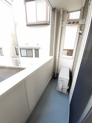 ベルフィオーレＢのバルコニー|外からの目が気にならないバルコニーで洗濯物が干せます