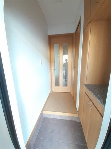 ベルフィオーレＢの玄関|収納もある玄関です