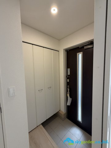 秦野市堀西第24　新築戸建　全2棟2号棟の玄関