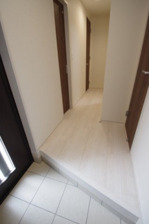 【玄関】 | 【仲介手数料無料！！】府中市分梅町5丁目　新築戸建て（全1棟）1号棟　6690万円