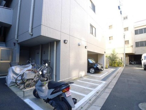 スカイコート隅田公園の駐車場
